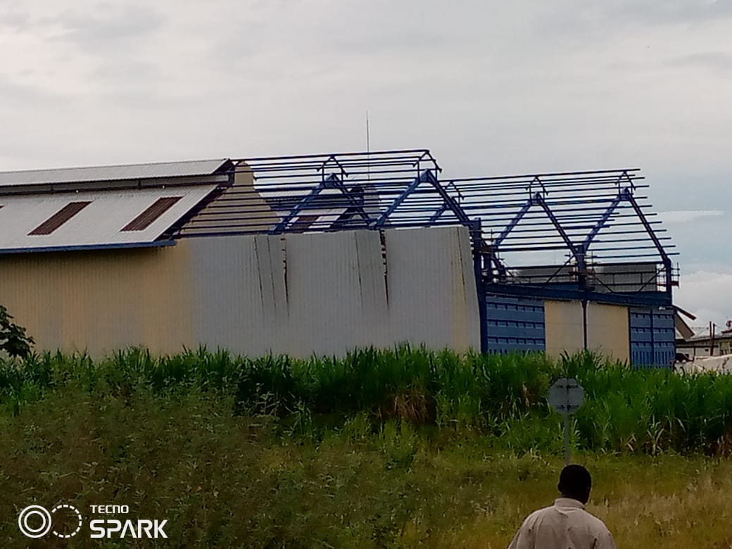 Montage charpente chantier naval limbé