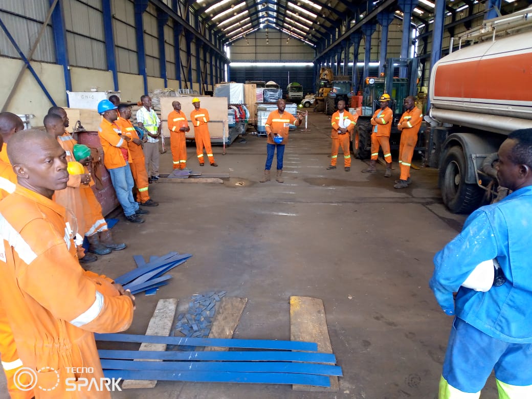 Montage charpente chantier naval limbé